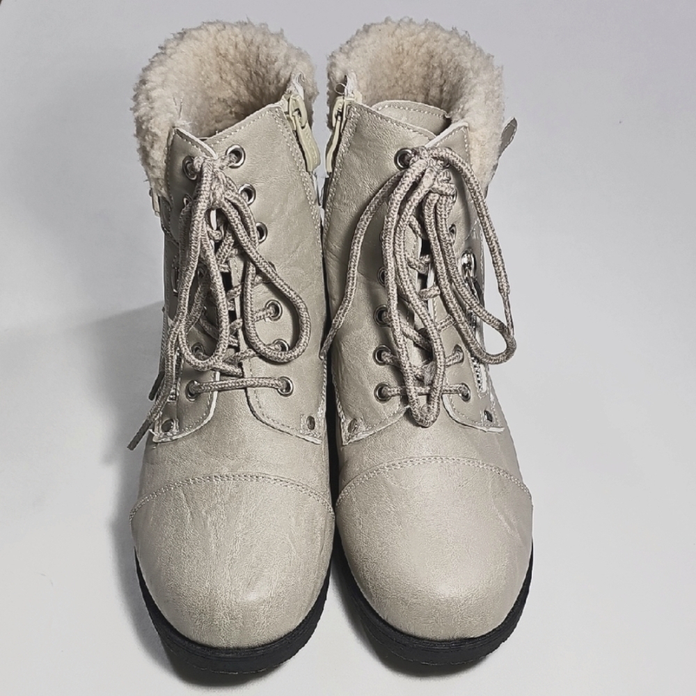 Wanted Barrie Sherling Cuffed Lace-Up Boots Vegan Leather W/buckles Sz 9